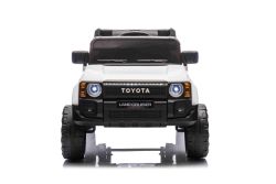 Coche eléctrico para niños Toyota Landcruiser 12V, blanco, asiento individual ancho, control remoto 2,4 GHz, entrada USB / AUX, Bluetooth, suspensión, batería de litio, luces LED, 2 motores de 25W, licencia ORIGINAL