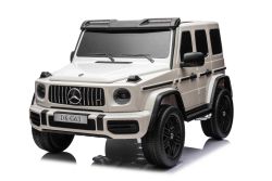 Coche eléctrico para niños Mercedes-Benz G63 AMG 4x4² Biplaza 12V, blanco, Reproductor MP3 con entrada USB/AUX, Tracción 4x4, Batería 12V14Ah, Ruedas EVA con suspensión, Asientos en polipiel, Mando a distancia, Licencia