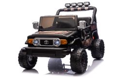 Coche eléctrico para niños Toyota FJ Cruiser XXL con tracción 4x4, licencia oficial (dos plazas),Negro arena, batería de litio portátil, chasis alto, dos asientos, suspensión trasera, control remoto 2.4 GHz, reproductor MP3 con Bluetooth, luces LED