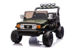 Coche eléctrico para niños Toyota FJ Cruiser XXL con tracción 4x4, licencia oficial (dos plazas), color verde, batería de litio portátil, chasis alto, dos asientos, suspensión trasera, control remoto 2.4 GHz, reproductor MP3 con Bluetooth, luces LED