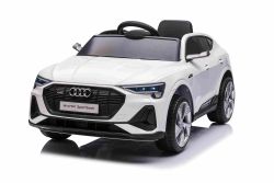 Coche eléctrico para niños Audi E-tron Sportback 12V, blanco, asiento individual amplio con cinturón de seguridad de 3 puntos, control remoto 2,4 GHz, entrada USB/AUX, suspensión, batería de litio, luces LED, 2 motores de 25W, licencia ORIGINAL